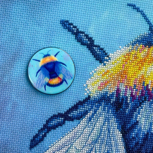 Needle Minder - The Queen, Bee